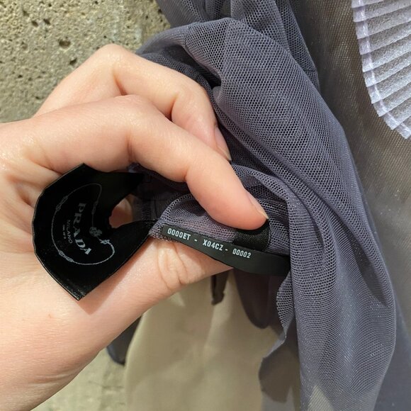 Prada silk organza sleeveless blouse with ruffles, crepe lining cami 10 - Picture 6 of 13